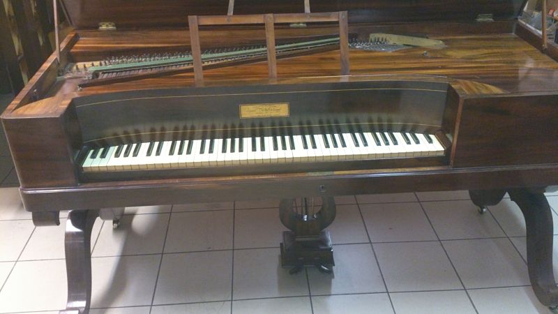 Pianoforte Pleyel de 1845 après restauration de la mécanique et du clavier, et fabrication de toute la tringlerie des pédales.