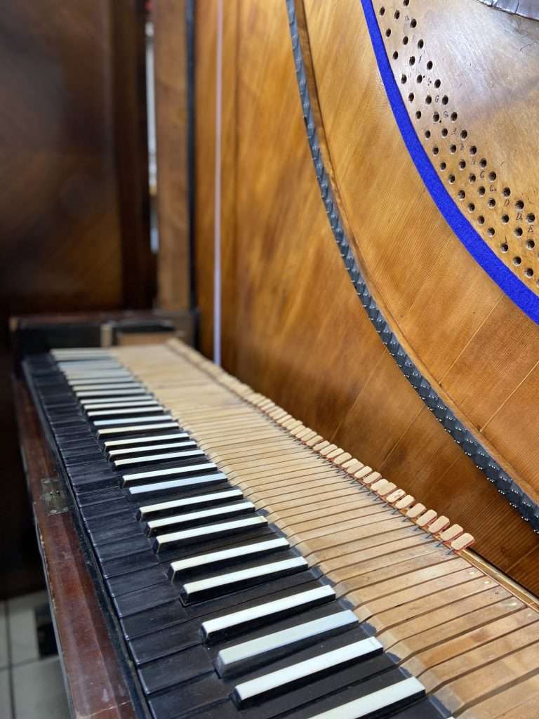 Piano girafe 1824 clavier3 | Dumas Piano