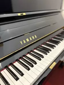 Piano droit laqué noir Yamaha U3 | Dumas Piano