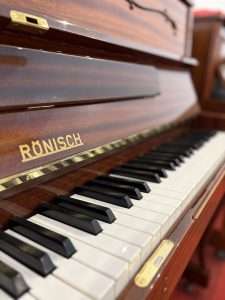 Piano droit Rönish | Dumas Piano