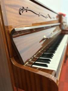 Piano droit Rönish | Dumas Piano