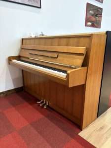 Piano droit Yamaha | Dumas Piano