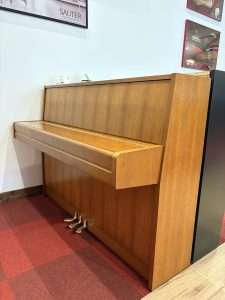 Piano droit Yamaha | Dumas Piano
