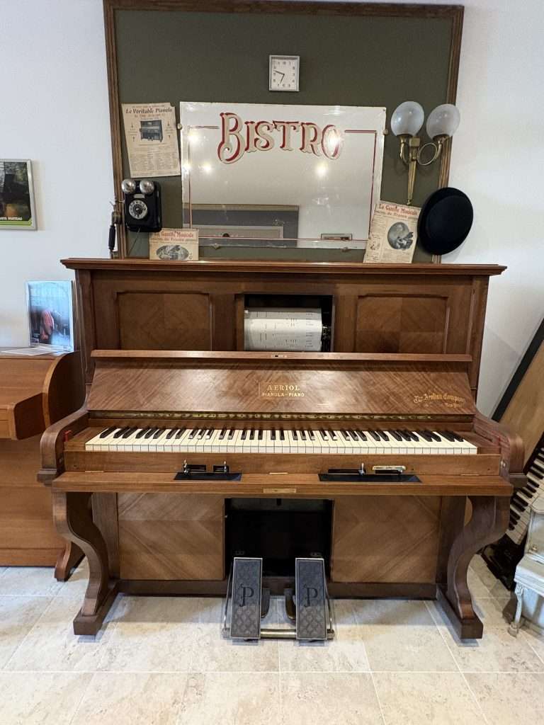 Piano Pneumatique Aeriol Pianola | Dumas Piano
