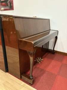 Piano droit Yamaha | Dumas Piano