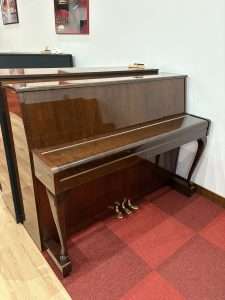 Piano droit Yamaha | Dumas Piano