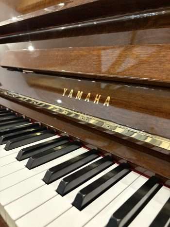 Piano droit Yamaha | Dumas Piano