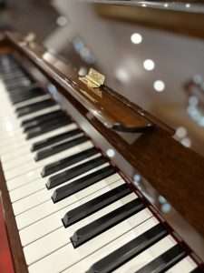 Piano droit Yamaha | Dumas Piano