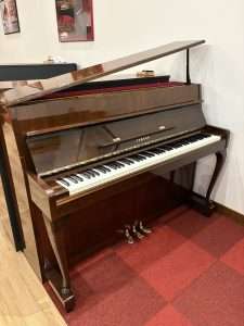 Piano droit Yamaha | Dumas Piano