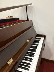Piano droit Yamaha | Dumas Piano