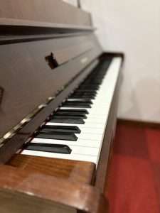 Piano droit Yamaha | Dumas Piano