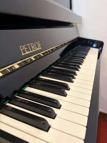 Piano droit Petrof | Dumas Piano