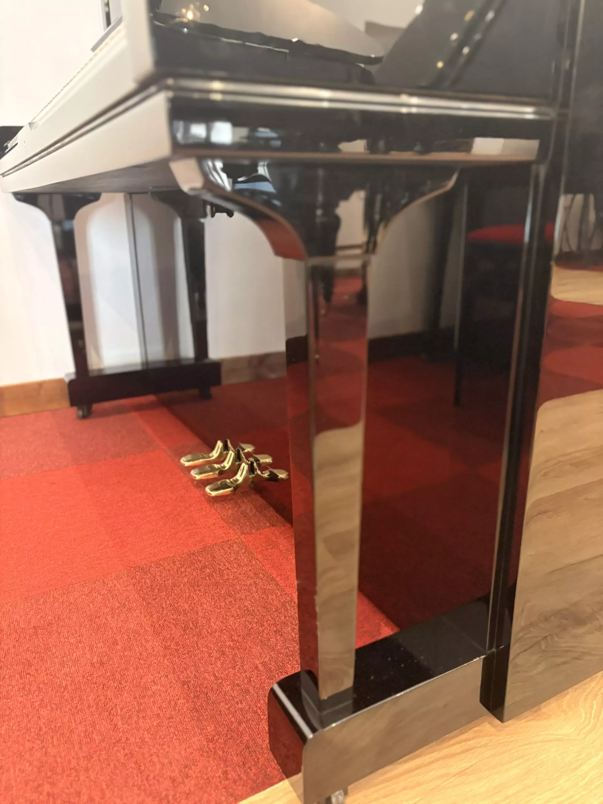Piano droit Yamaha laqué noir | Dumas Piano