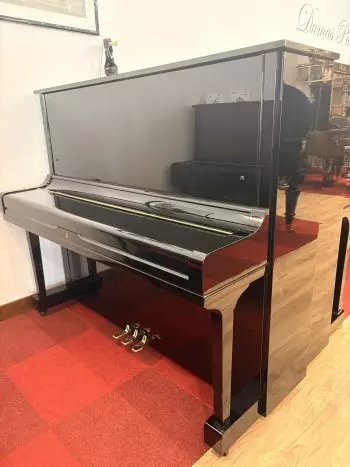 Piano droit Yamaha laqué noir | Dumas Piano