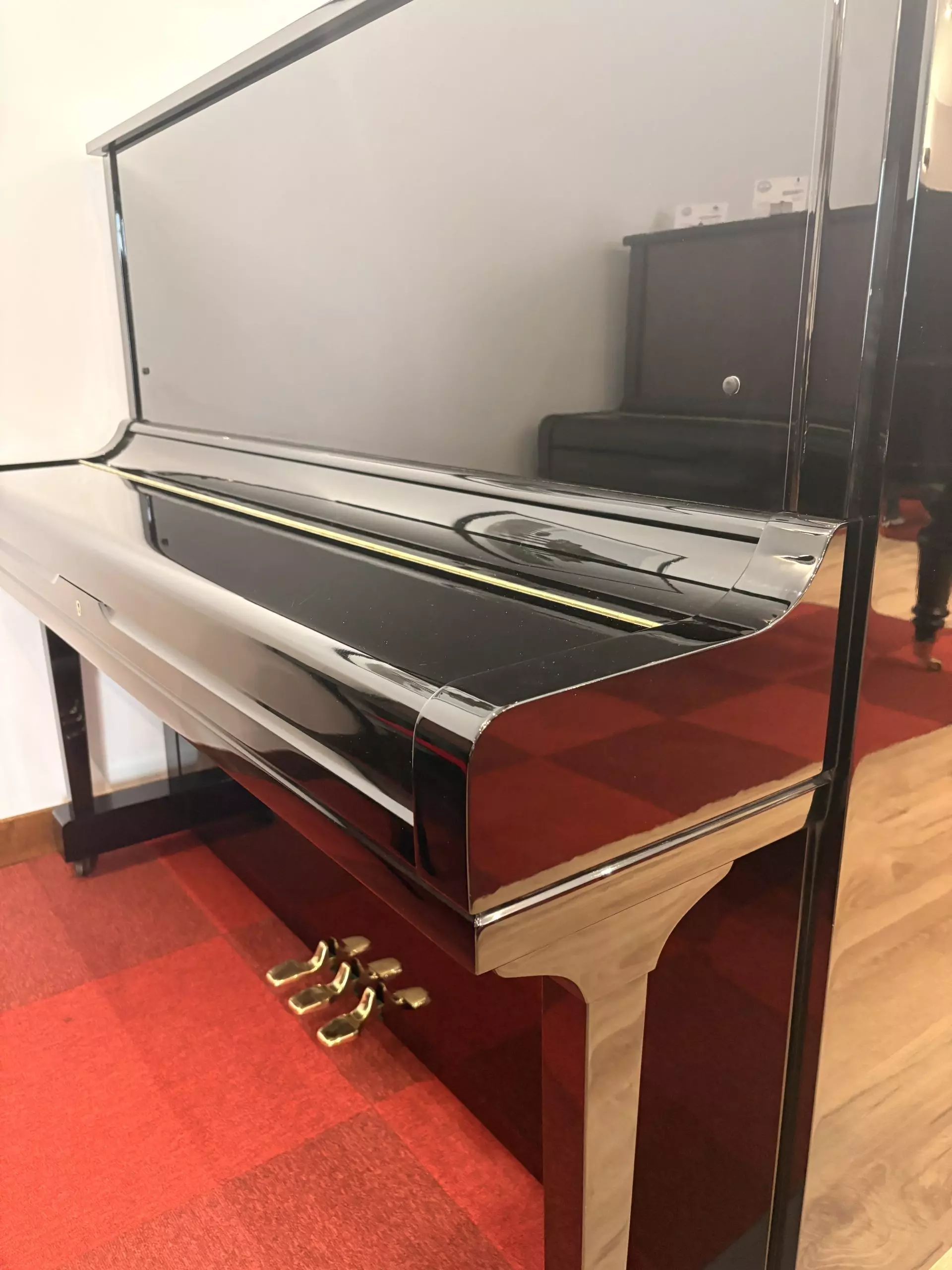 Piano droit Yamaha laqué noir | Dumas Piano