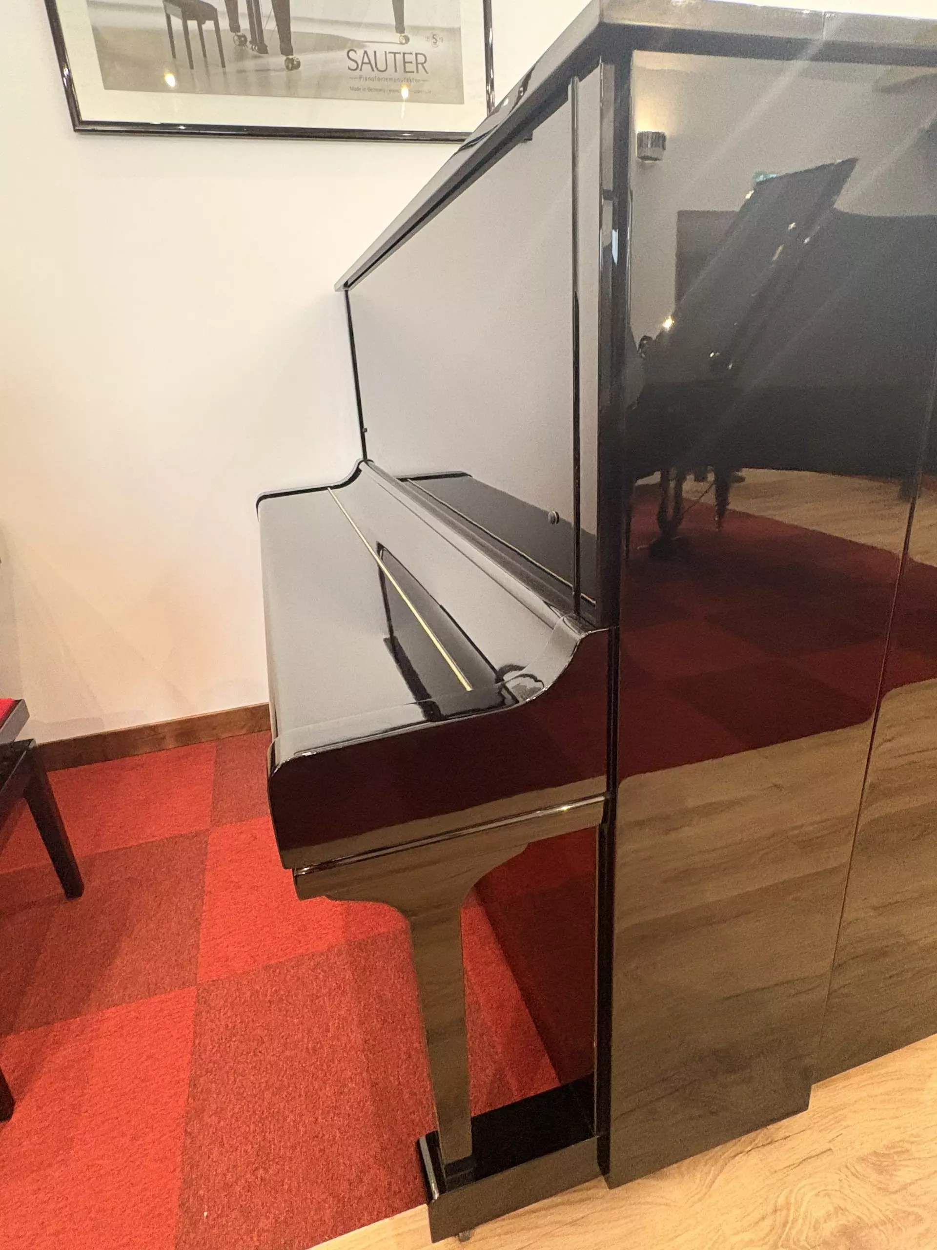 Piano droit Yamaha laqué noir | Dumas Piano