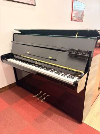 Piano droit laqué noir Calisia | Dumas Piano